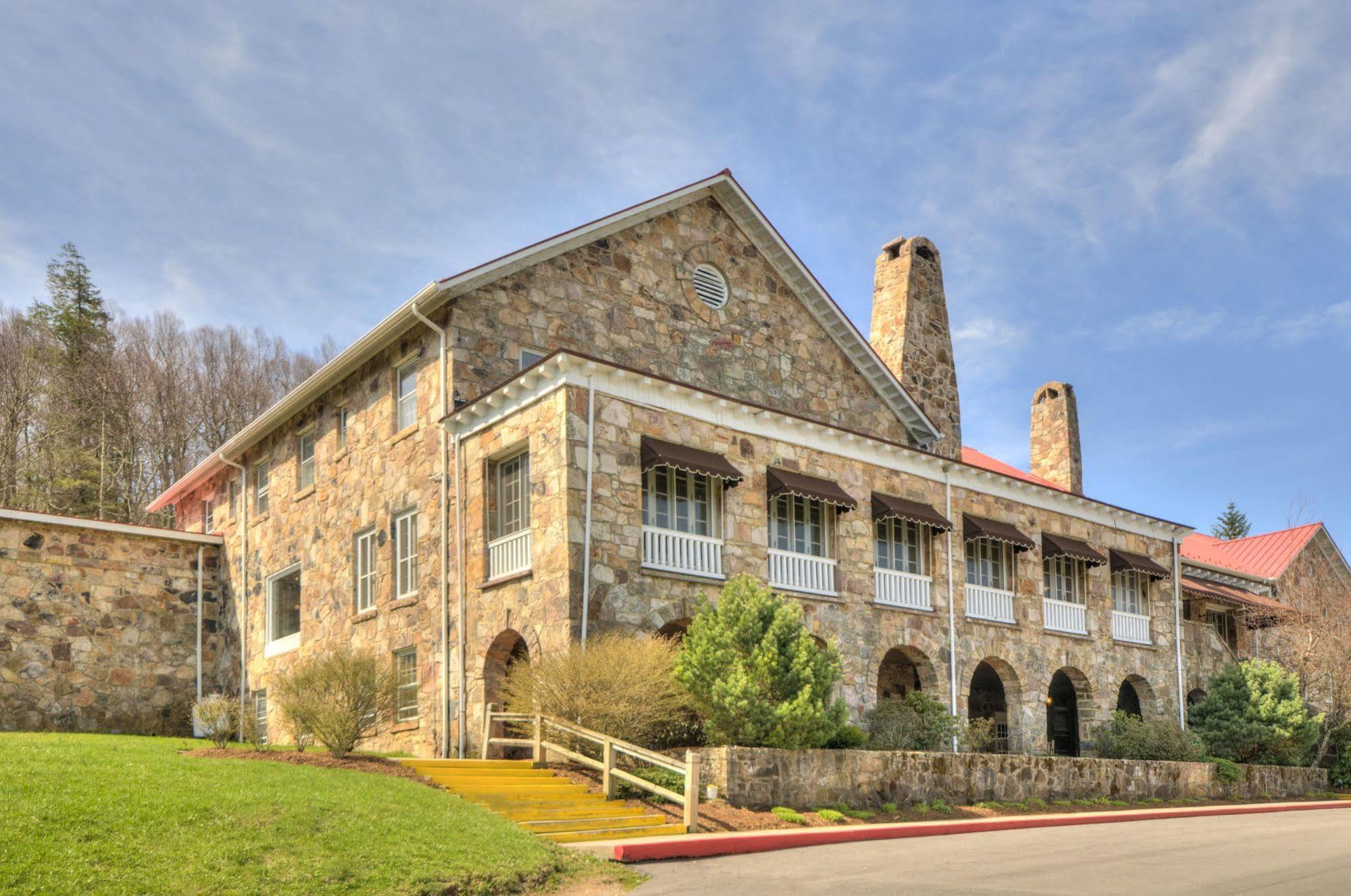 Mountain Lake Lodge Pembroke Exterior photo